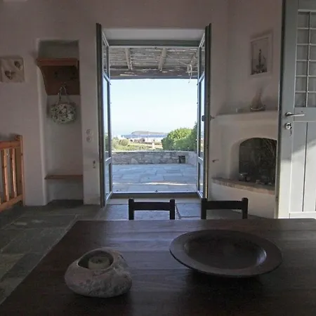 Katerina & Dino's House بيت للعطل *